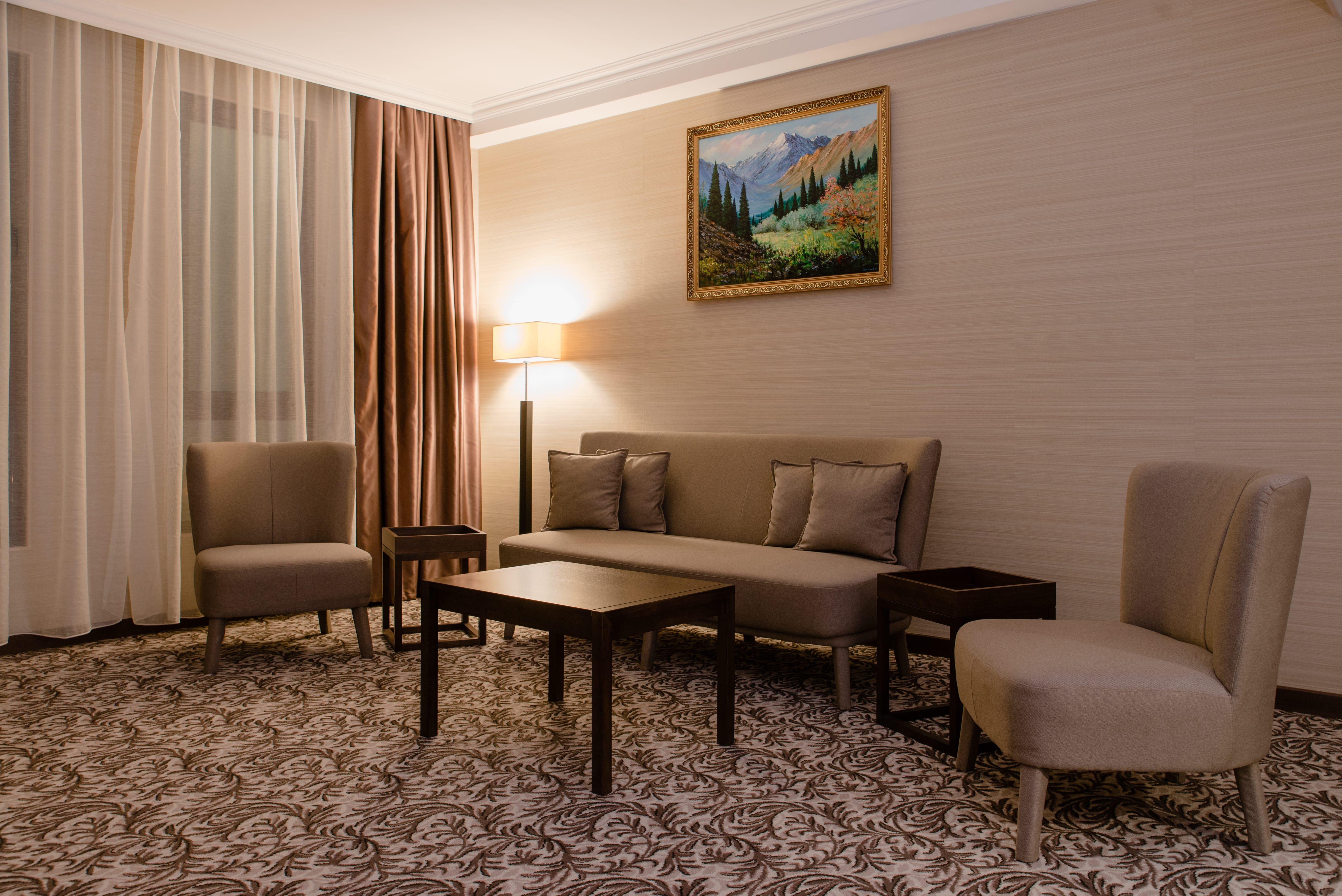 Holiday Inn Aktau, an IHG Hotel Aktau  Bagian luar foto