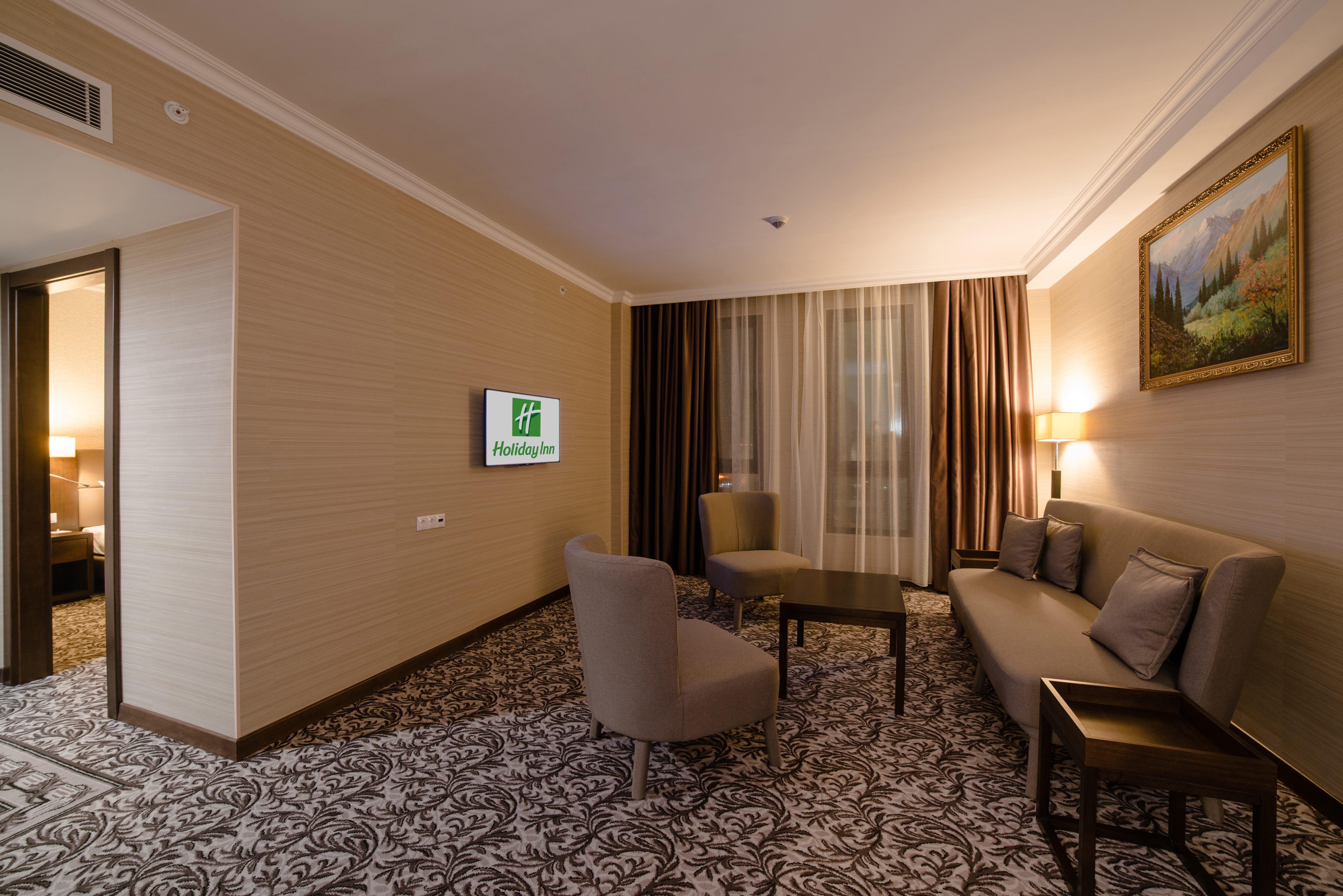 Holiday Inn Aktau, an IHG Hotel Aktau  Bagian luar foto