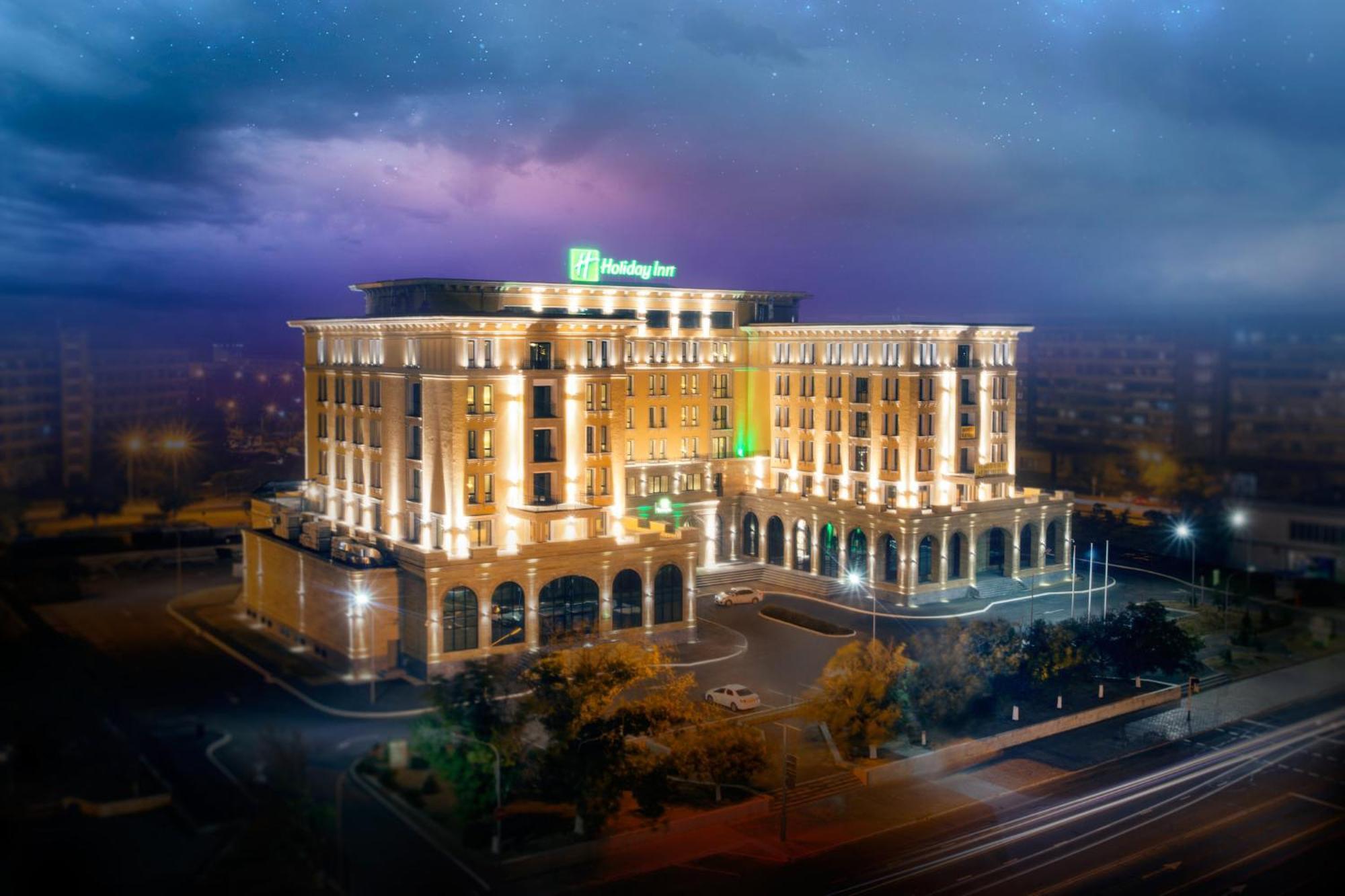 Holiday Inn Aktau, an IHG Hotel Aktau  Bagian luar foto