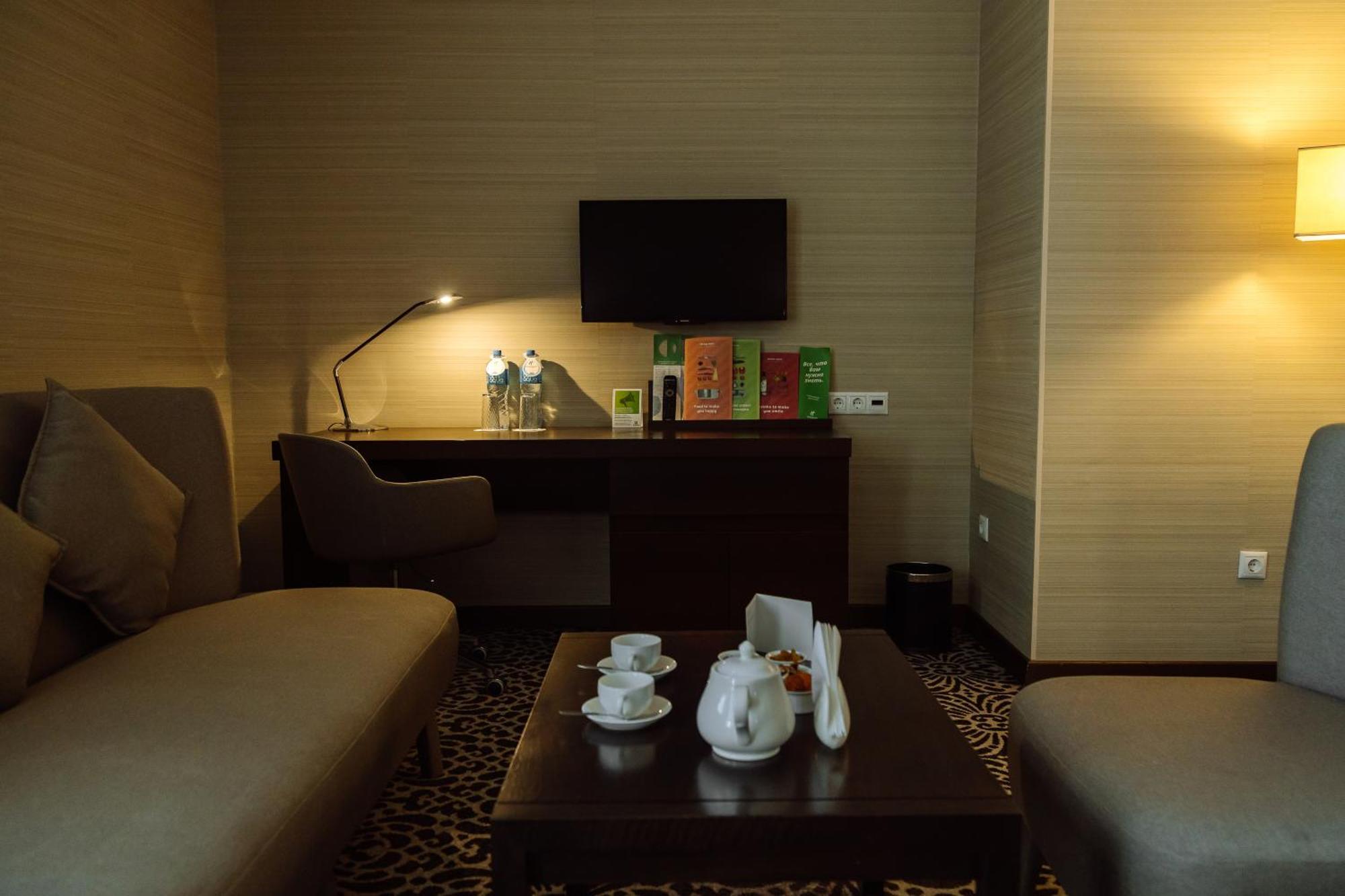 Holiday Inn Aktau, an IHG Hotel Aktau  Bagian luar foto