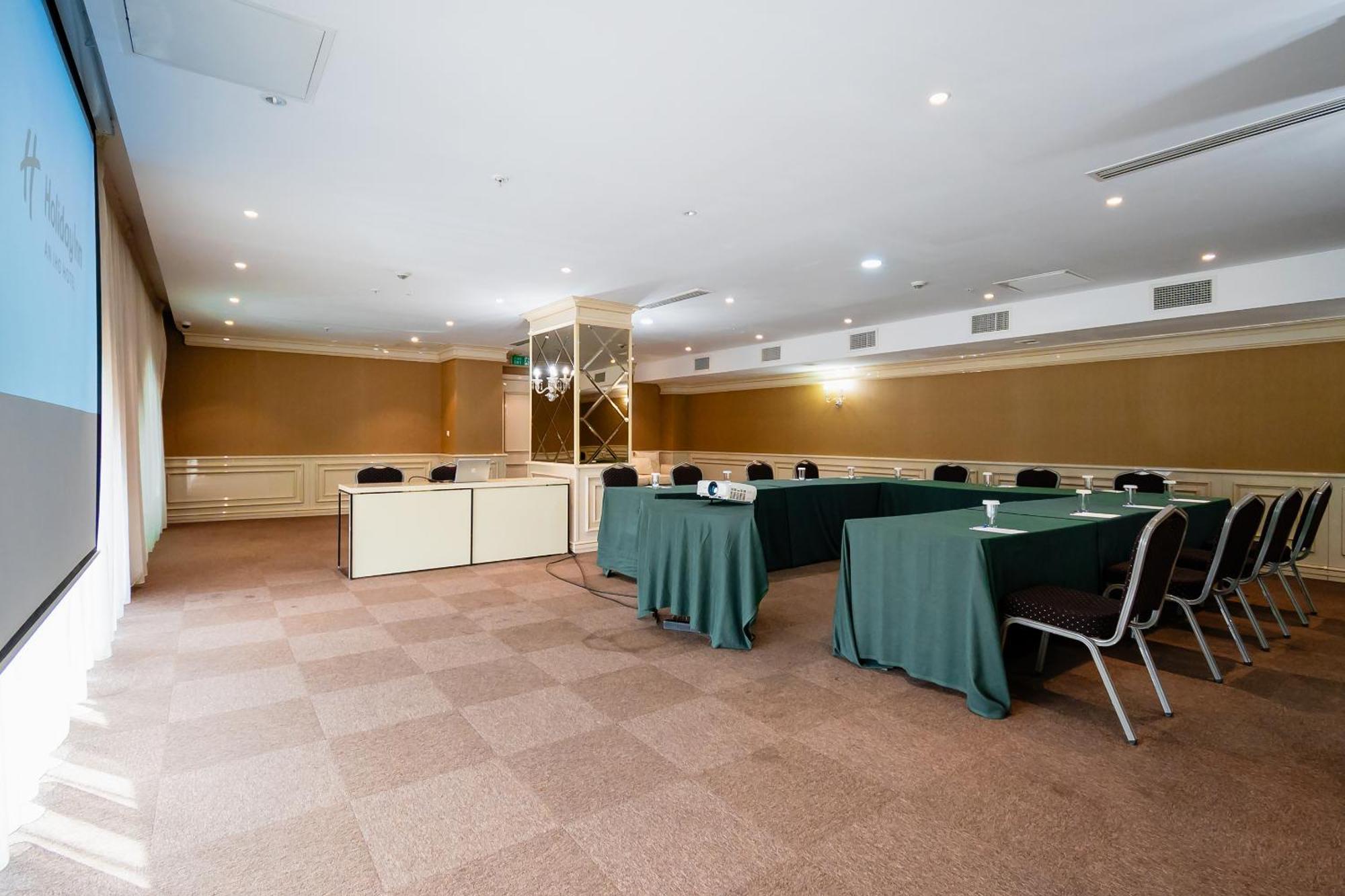Holiday Inn Aktau, an IHG Hotel Aktau  Bagian luar foto
