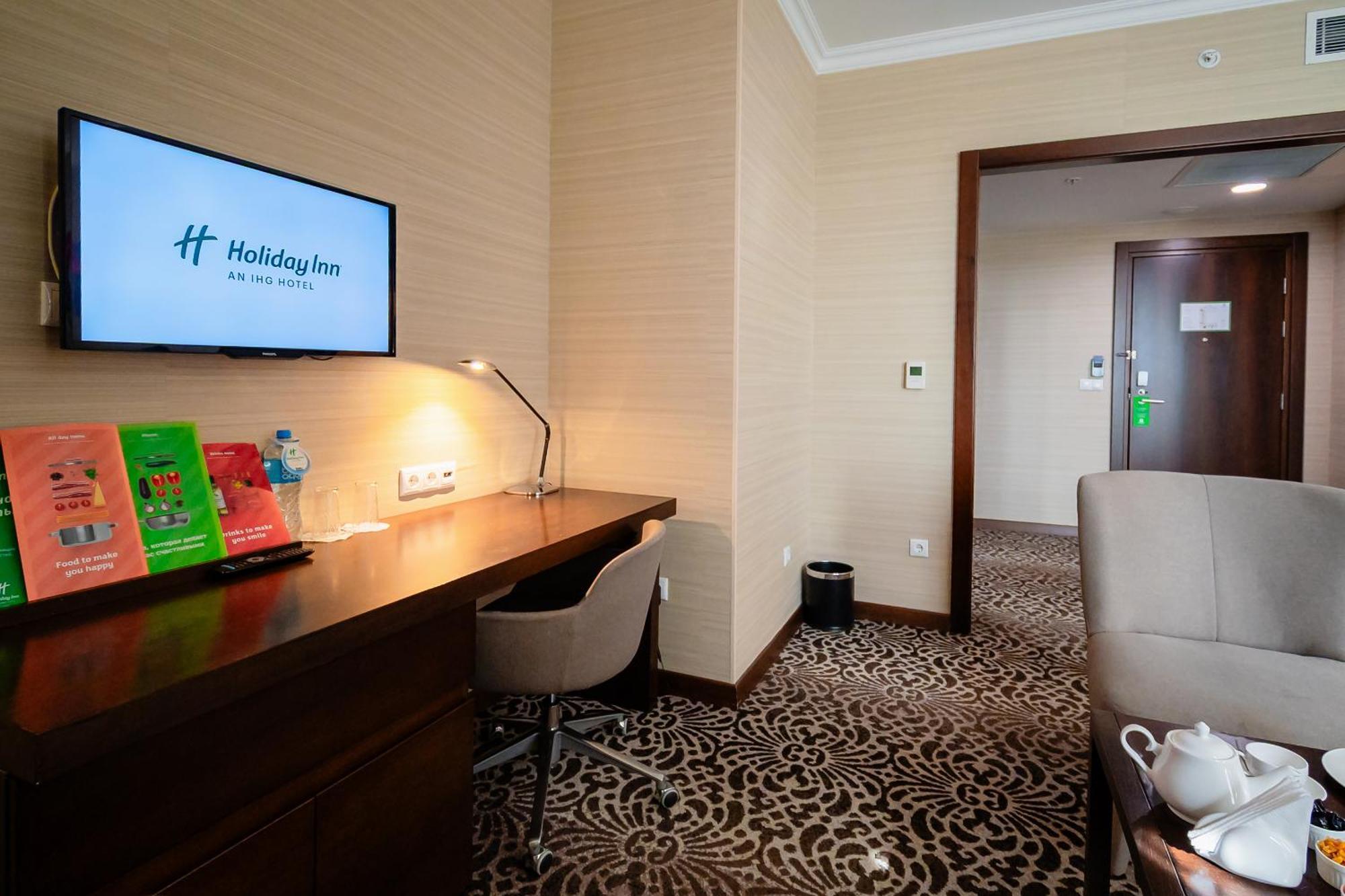 Holiday Inn Aktau, an IHG Hotel Aktau  Bagian luar foto