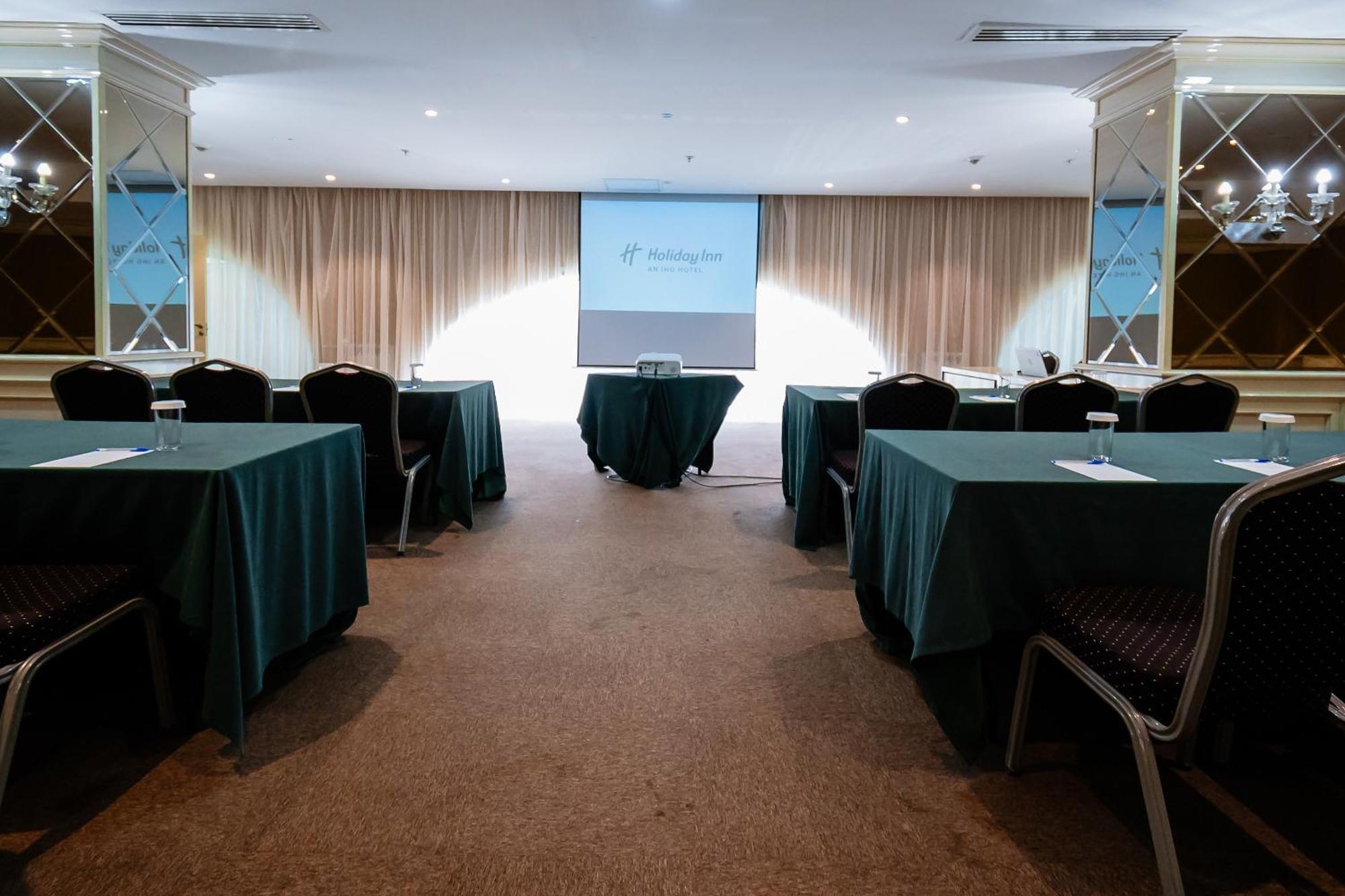 Holiday Inn Aktau, an IHG Hotel Aktau  Bagian luar foto