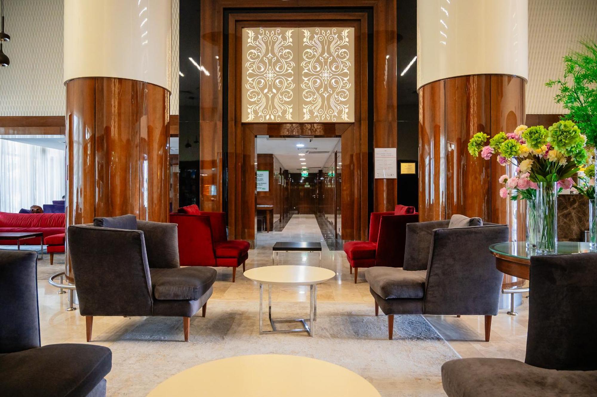Holiday Inn Aktau, an IHG Hotel Aktau  Bagian luar foto