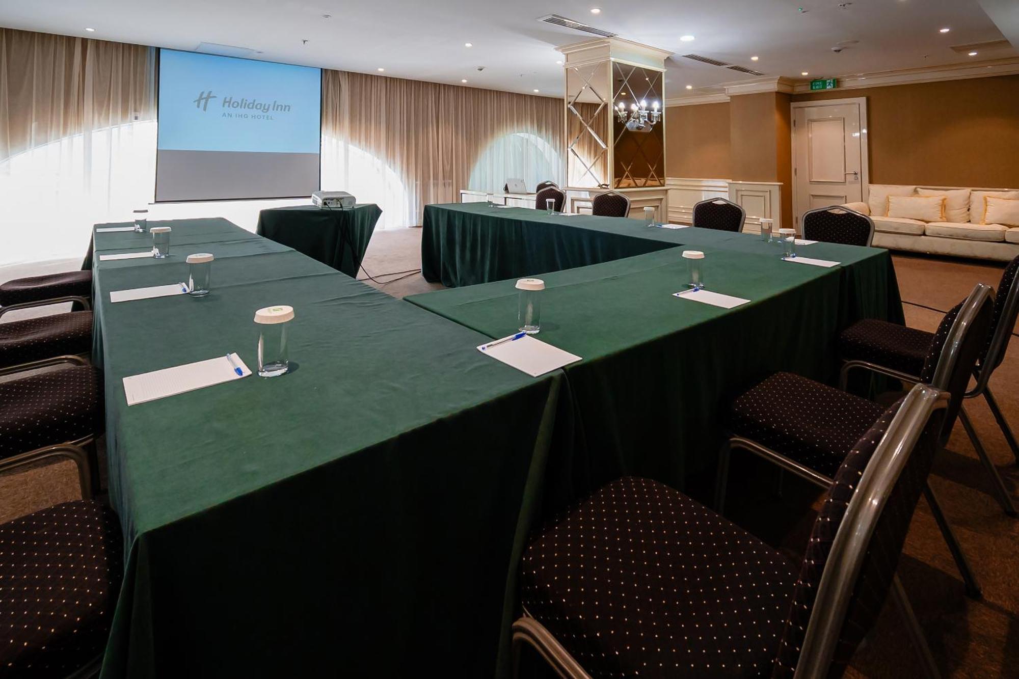 Holiday Inn Aktau, an IHG Hotel Aktau  Bagian luar foto
