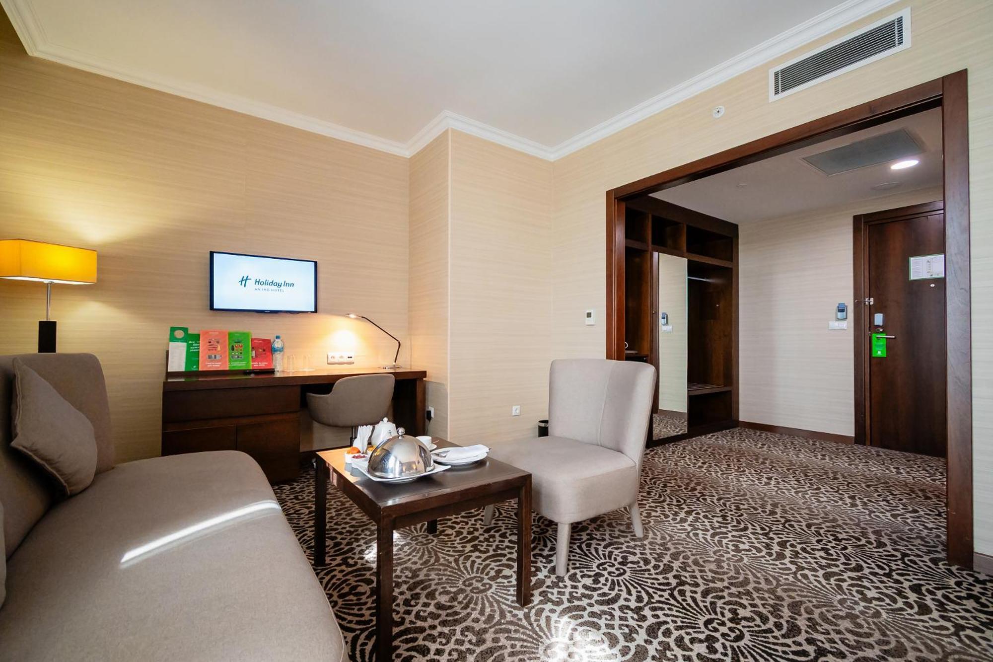 Holiday Inn Aktau, an IHG Hotel Aktau  Bagian luar foto